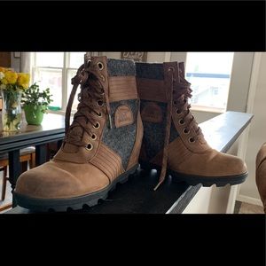 SOREL booties very cute well cared for. Dark tan leather
